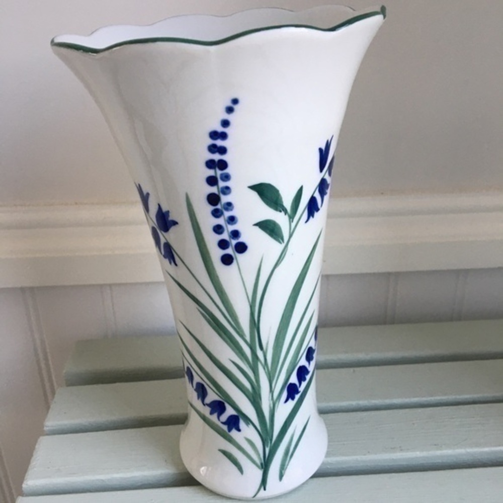 Beautiful Floral Bluebell 8” Vintage Vase